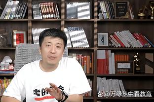 你得给全队磕一个嗷！库里14投拿16分 虽有10助攻但也4失误！